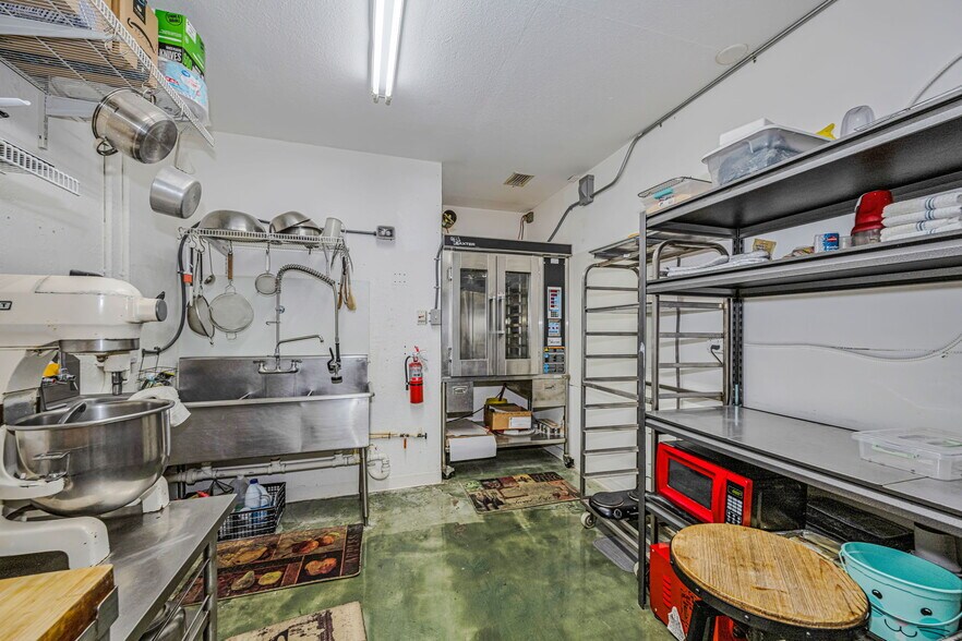 More Photos Of 605 9th Ave N, Safety Harbor Freestanding For Sale