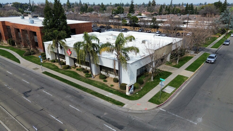 Primary Photo Of 222 W Shaw Ave, Fresno Medical For Lease