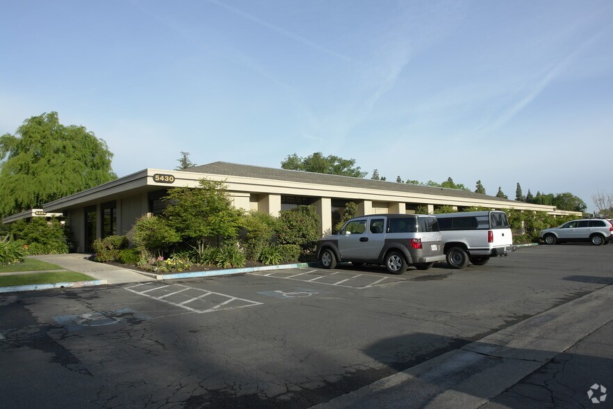 More Photos Of 5412 N Palm Ave, Fresno Unknown For Lease