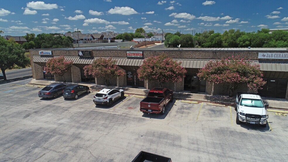 More Photos Of 10801-10817 Nacogdoches Rd, San Antonio Showroom For Lease