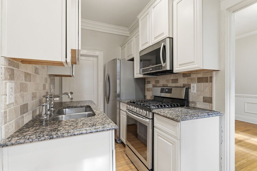 More Photos Of 916 Bromley Rd, Charlotte Apartments For Sale
