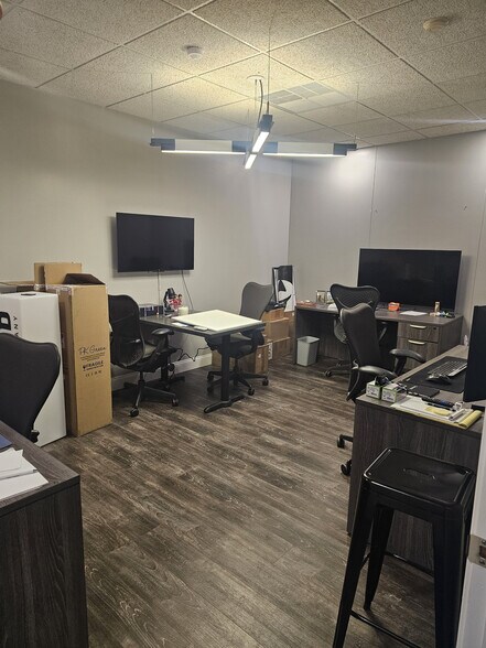 More Photos Of 127-131 E Commerce St, Milford Loft Creative Space For Sale