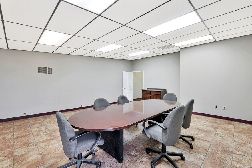 More Photos Of 11209 W Kellogg, Wichita Auto Dealership For Sale