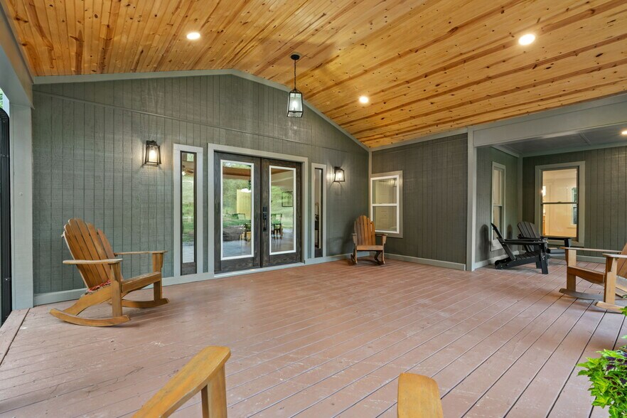 More Photos Of 122 Highlands View Rd, Highlands Specialty For Sale