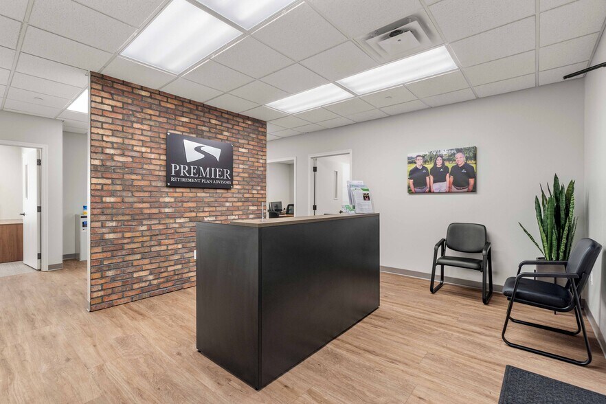 More Photos Of 4920 Pleasant St, West Des Moines Office For Lease