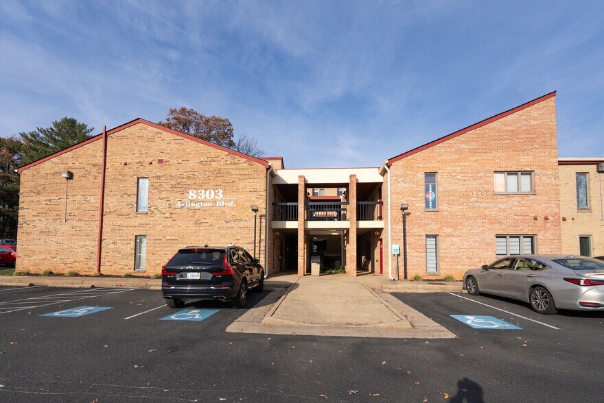 More Photos Of 8303 Arlington Blvd, Fairfax Medical For Sale