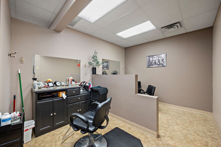 More Photos Of 325-337 NW Northdale Blvd, Coon Rapids Freestanding For Sale