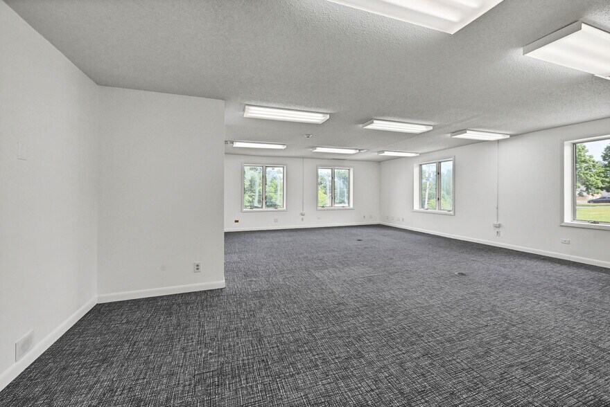 More Photos Of 7 Dunham Dr, New Fairfield Light Manufacturing For Lease