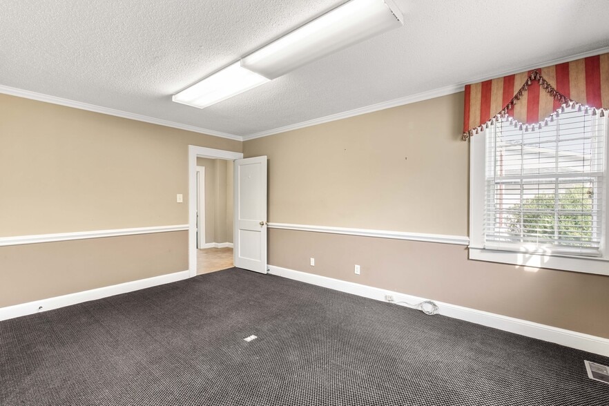 More Photos Of 302 N White St, Lancaster Office For Sale