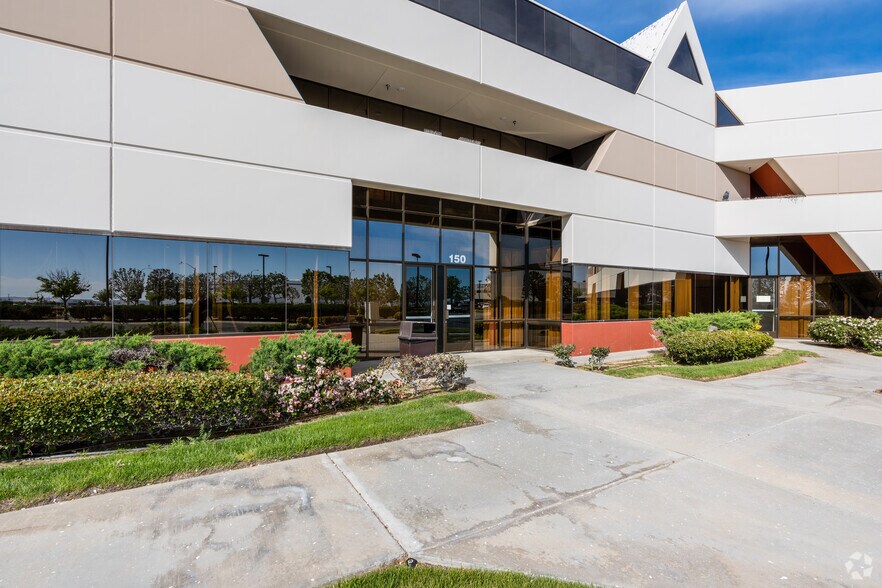 More Photos Of 39959 Sierra Hwy, Palmdale Office For Lease