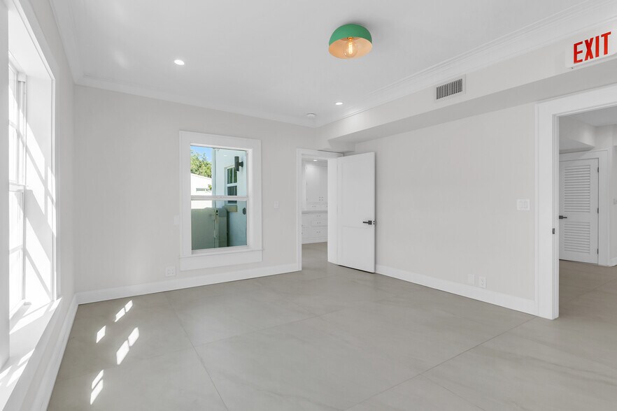 More Photos Of 563 NE 67th St, Miami Medical For Lease