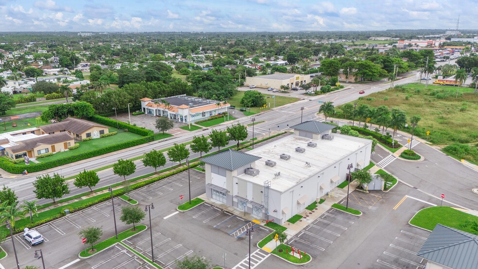 More Photos Of 1400-1420 NE 8th St, Homestead Storefront For Lease