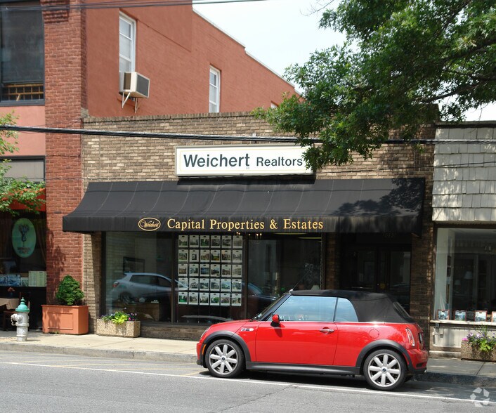 More Photos Of 2090 Boston Post Rd, Larchmont Office For Lease