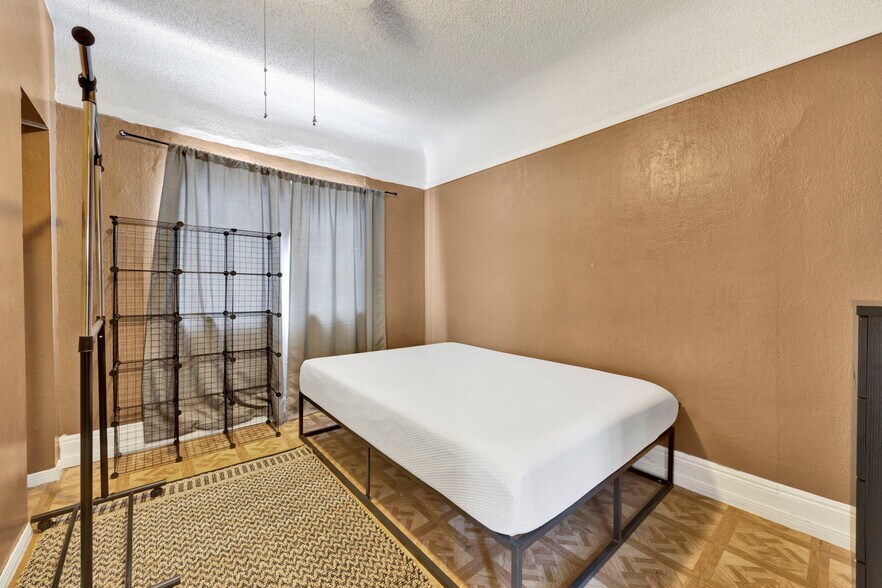 More Photos Of 1166 W 39th Pl, Los Angeles Apartments For Sale