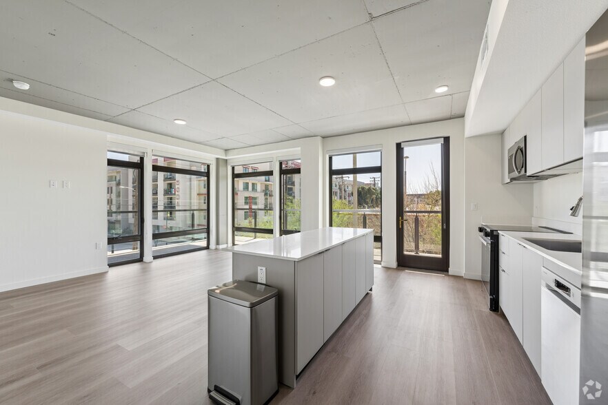 More Photos Of 127 W Pomona St, Monrovia Apartments For Lease