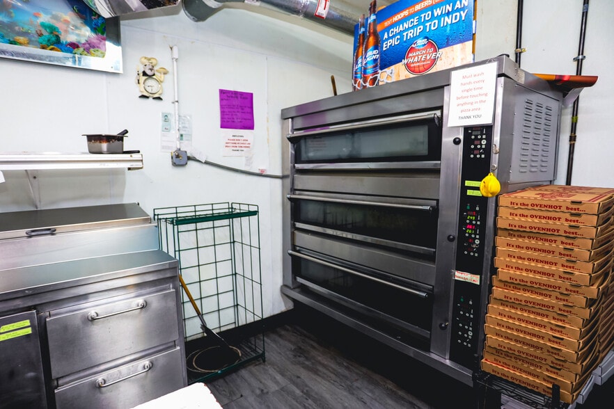 More Photos Of 9875 S Dixie Hwy, Erie Supermarket For Sale