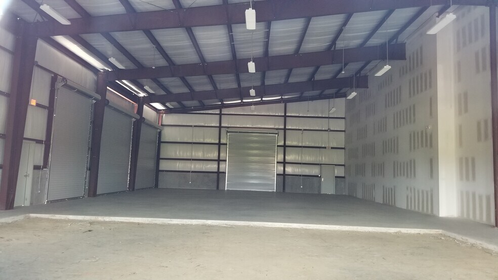 More Photos Of 3350 Palm Ave, Fort Myers Warehouse For Lease