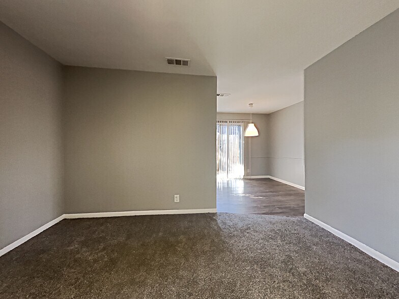 More Photos Of 1010 N Meadows Dr, Austin Apartments For Sale
