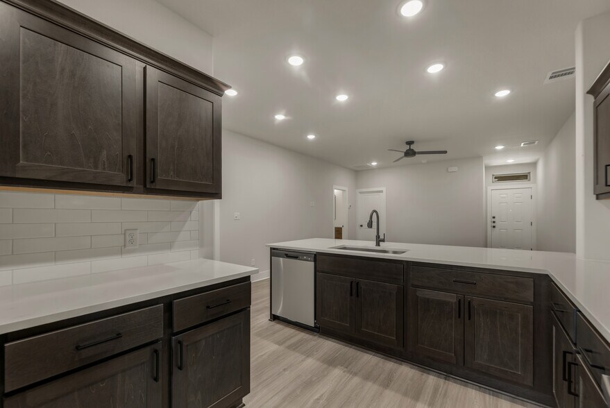 More Photos Of 514 Deacon Dr W, College Station Apartments For Sale