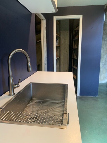 More Photos Of 555 Whitehall St SW, Atlanta Distribution For Lease