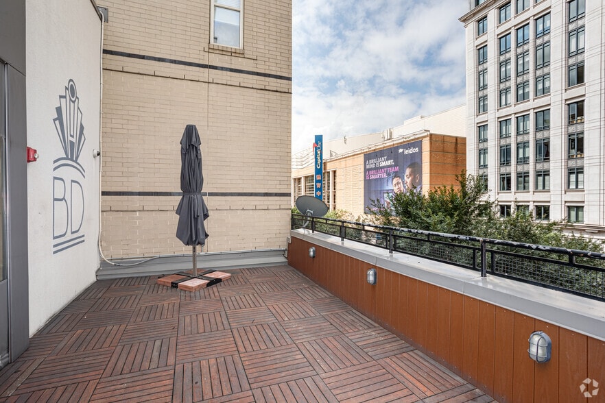 More Photos Of 717 6th St NW, Washington Bar For Lease