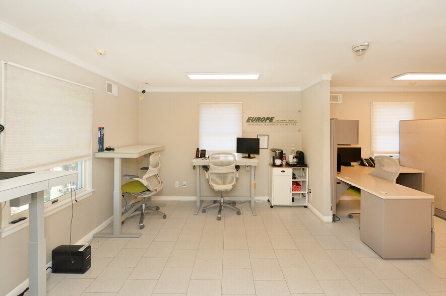More Photos Of 24 Farview Ter, Paramus Office For Sale