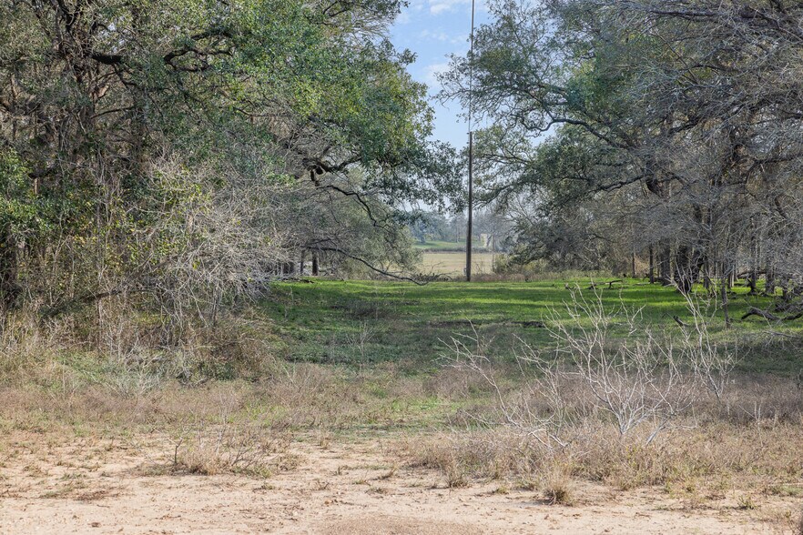 More Photos Of 1144 Treetop ln, Luling Land For Sale