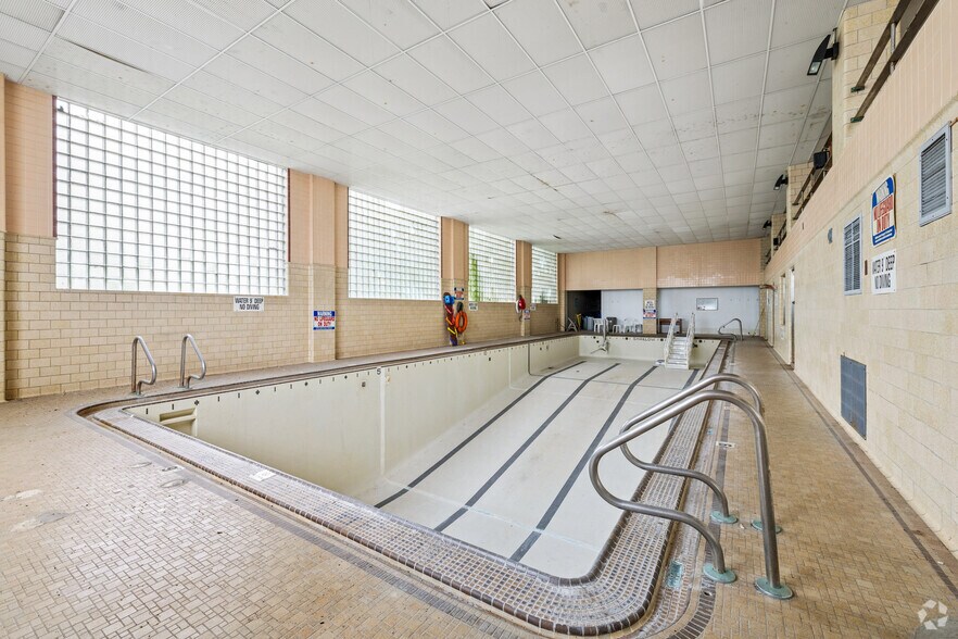 More Photos Of 131 University Dr, Pontiac Health Club For Sale