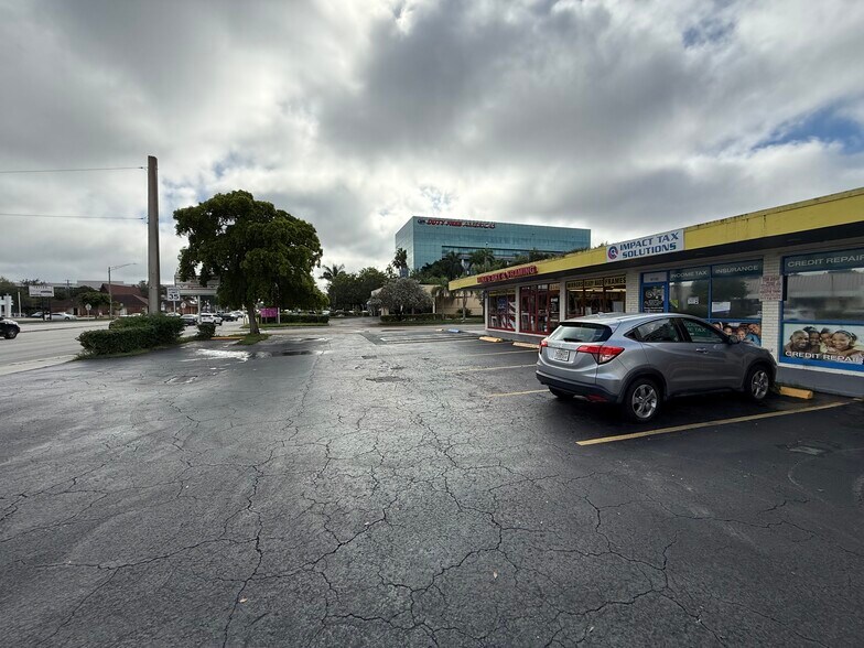 More Photos Of 6140 Hollywood Blvd, Pembroke Pines Storefront For Sale