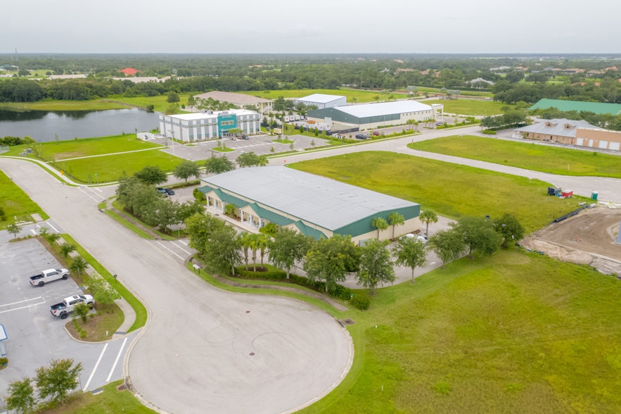 More Photos Of 8120-8130 Uzita Dr, Sarasota Flex For Lease