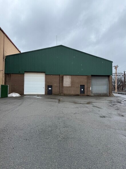 More Photos Of 126 E Dickerson St, Dover Warehouse For Lease