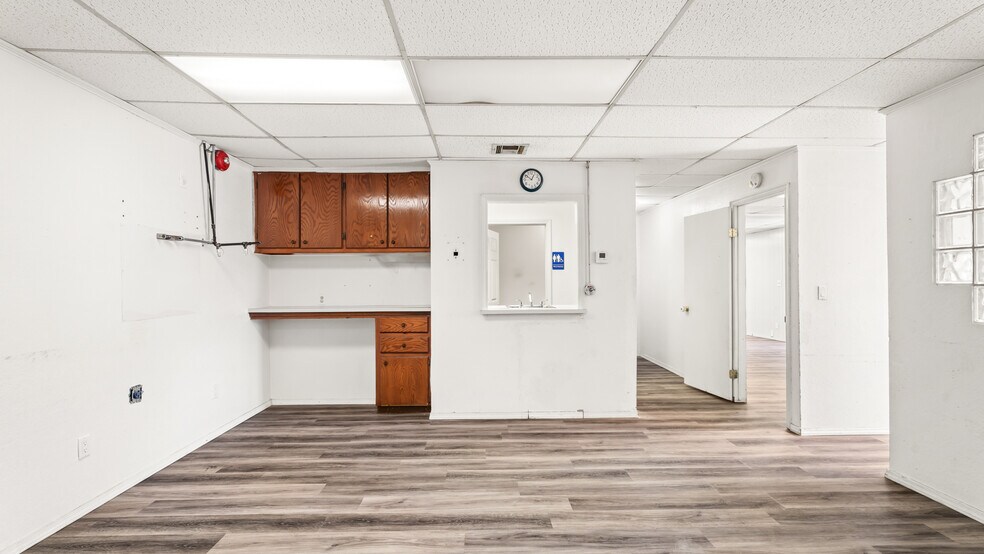 More Photos Of 8720 S Penn Ave, Oklahoma City Office For Sale