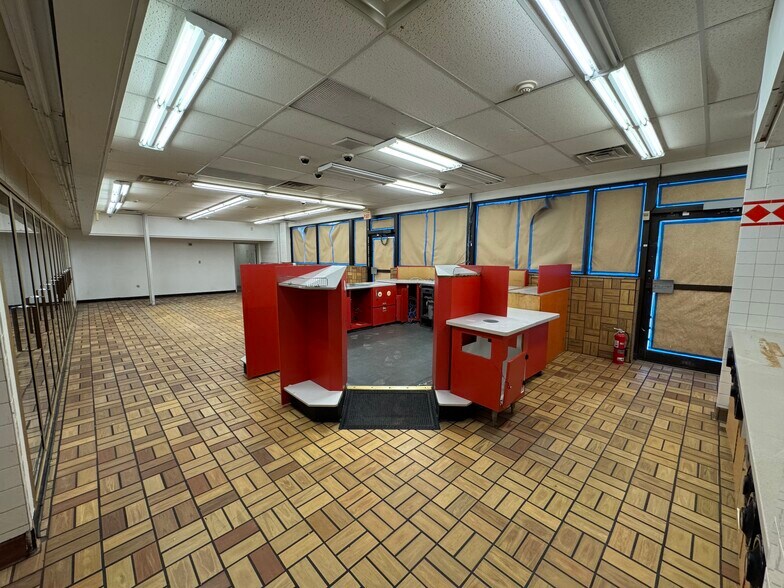 More Photos Of 5450 Monona Dr, Madison Service Station For Sale