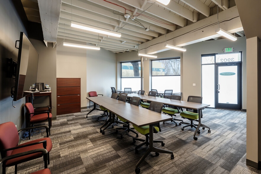 More Photos Of 3902 NE Sandy Blvd, Portland Office For Lease