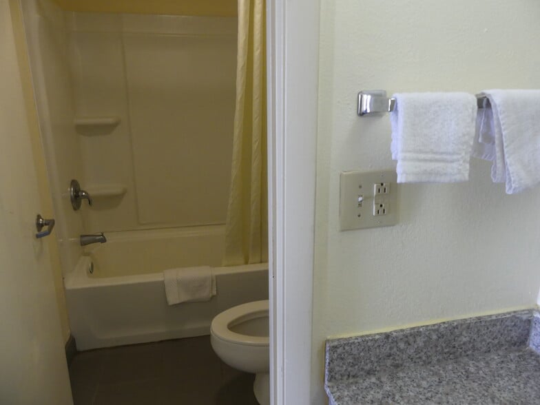 More Photos Of 2120 Lafayette Rd, Fort Oglethorpe Hotel For Sale