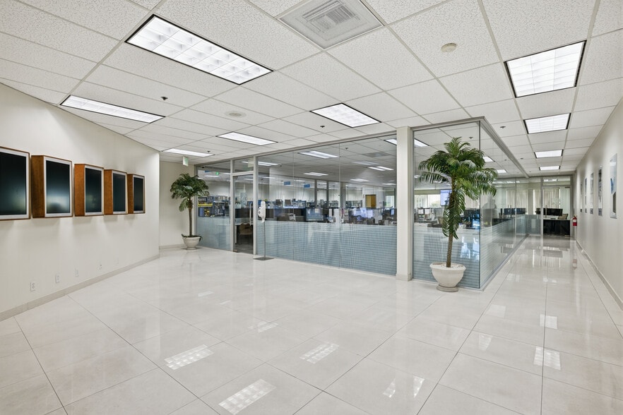 More Photos Of 15 Whatney, Irvine Research And Development For Lease
