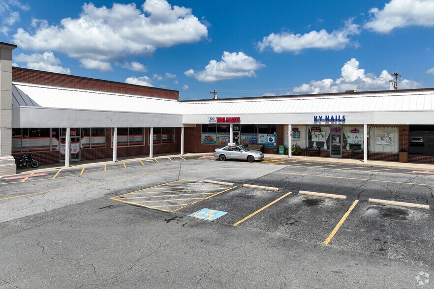More Photos Of 617-621 N Main St, Kernersville General Retail For Sale
