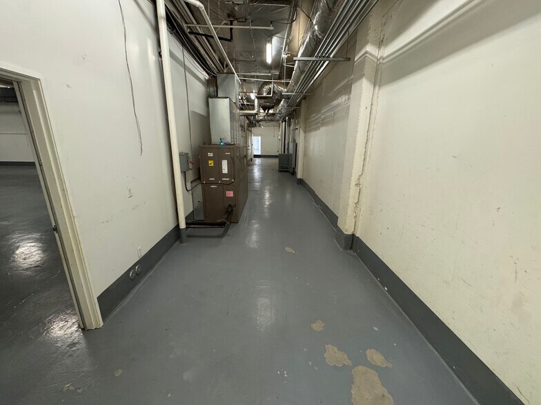 More Photos Of 3535 N Anza Rd, Palm Springs Warehouse For Lease