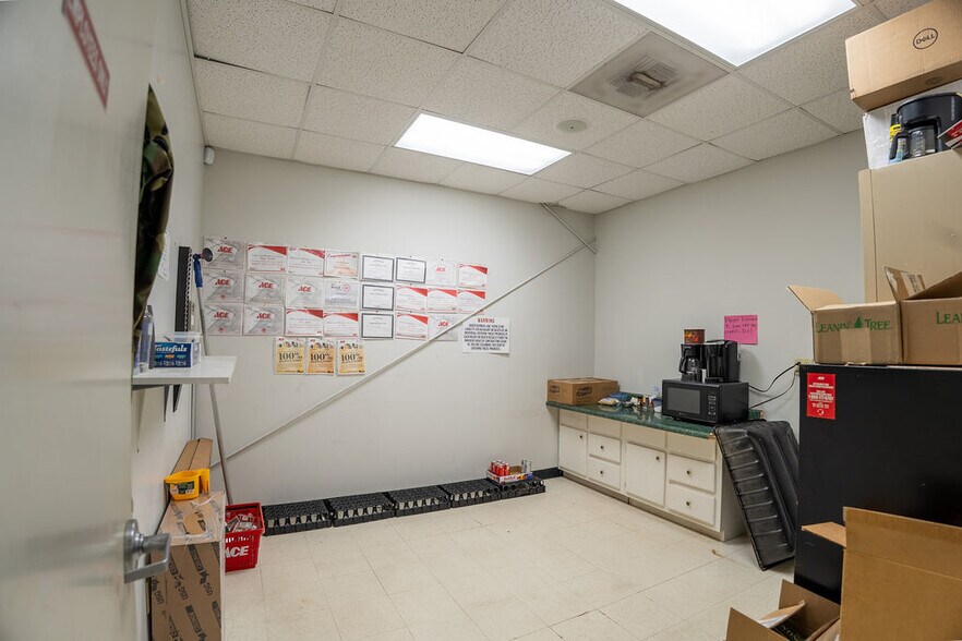 More Photos Of 3321 Holley Rd, Lizella Freestanding For Sale