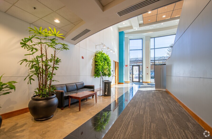 More Photos Of 200 Crossing Blvd, Framingham Office For Lease