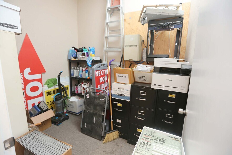 More Photos Of Thomas Rd @ SWC Thomas Rd. & 51st Ave., Phoenix Unknown For Lease