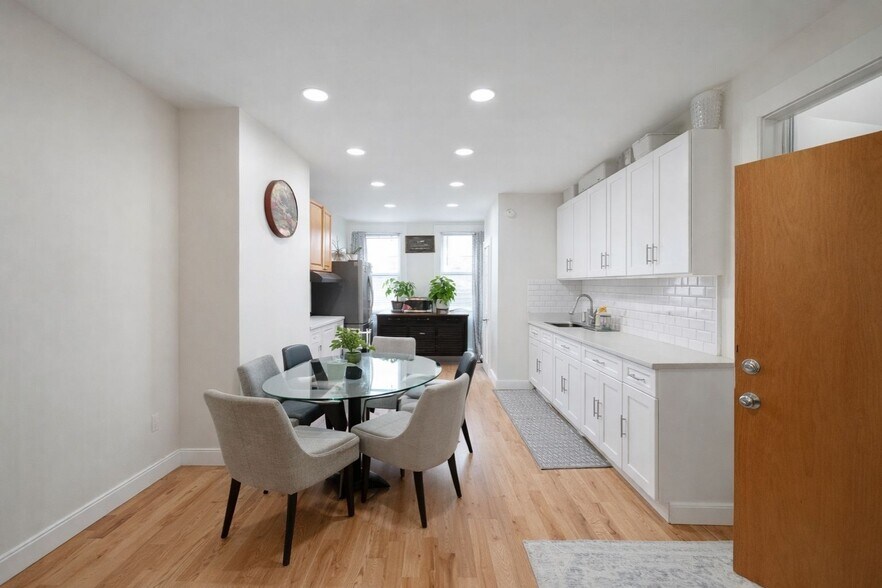 More Photos Of 7037 72nd Pl, Glendale Apartments For Sale