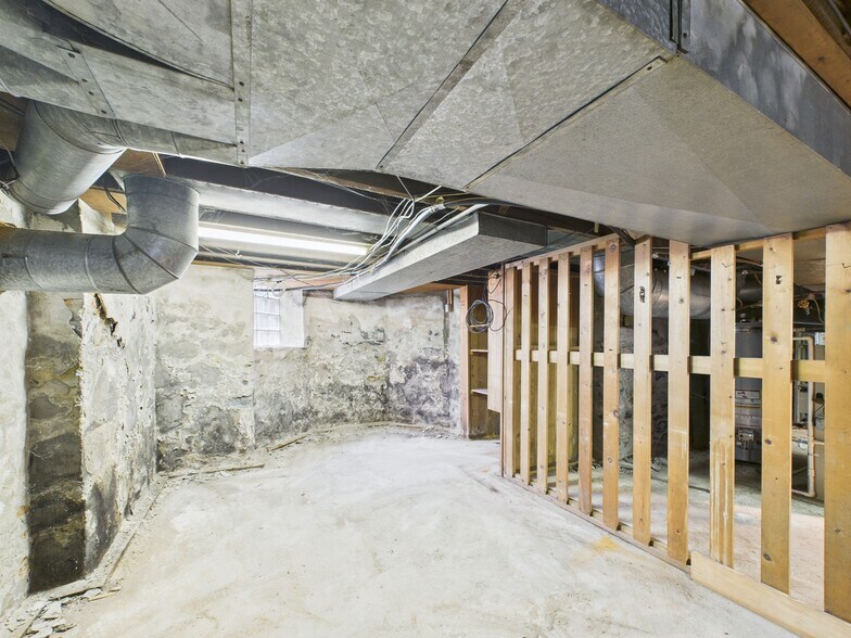 More Photos Of 40 E Genesee St, Auburn Storefront Retail Residential For Sale