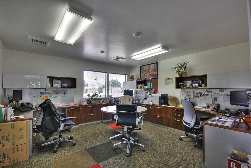 More Photos Of 911-915 Blanco Cir, Salinas Office For Lease