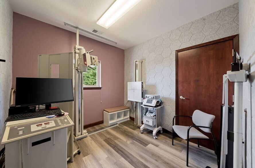 More Photos Of 7410 Switzer, Shawnee Medical For Sale
