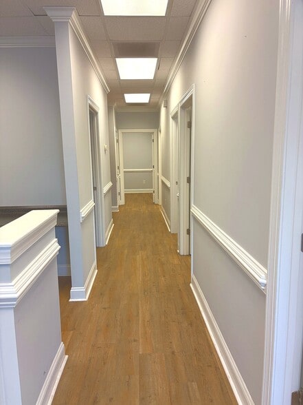 More Photos Of 413 W Montgomery Cross Rd, Savannah Office For Sale