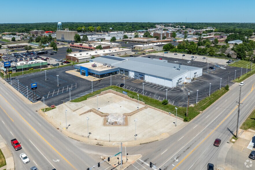 More Photos Of 3921 Frederick Ave, Saint Joseph General Retail For Sale