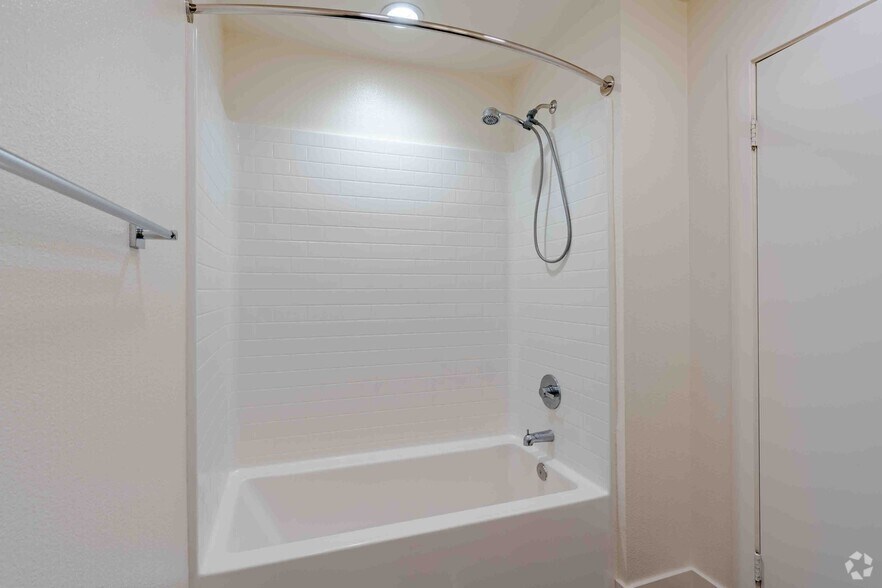 More Photos Of 11114 Darling Rd, Ventura Apartments For Lease