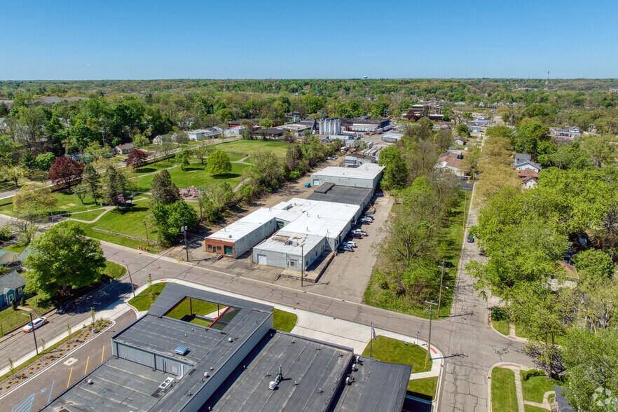 More Photos Of 2006 Race St, Kalamazoo Office For Lease