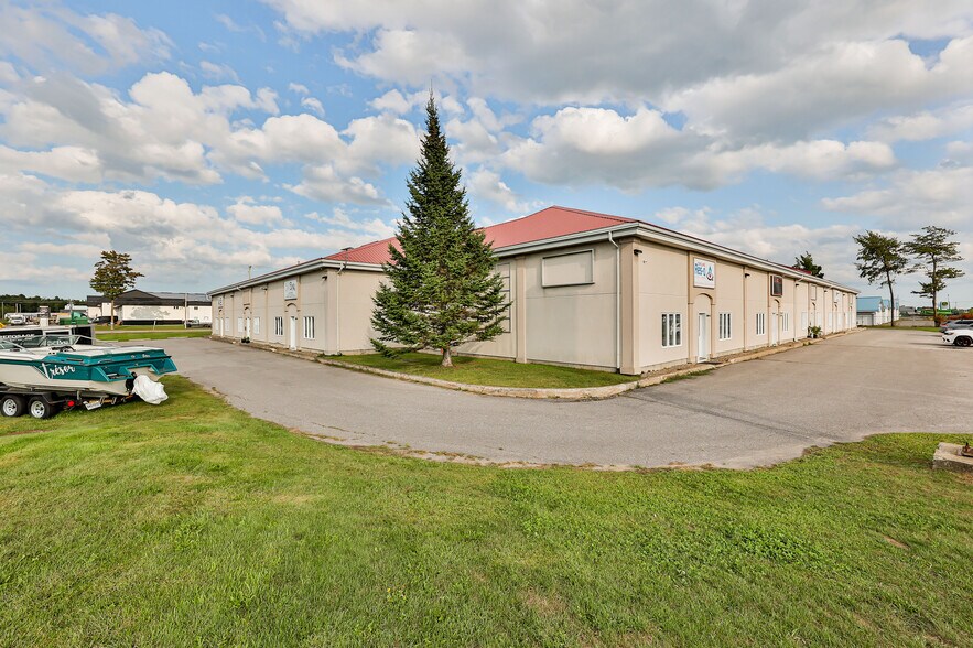 More Photos Of 250 Rue Industrielle, St-Roch-de-L'achigan Warehouse For Sale